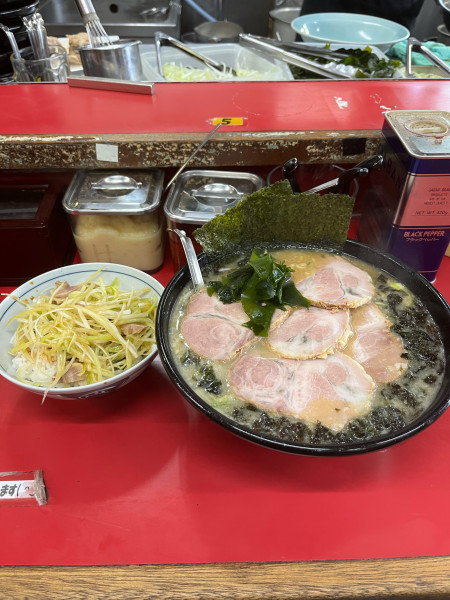 「チャーシュー麺➕ネギ丼」@ラーメンショップ 大師店の写真