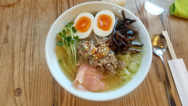 「肉しょうがラーメンしお味玉子付き（期間限定）1100円」@ホット・エアー・コーポレーションの写真