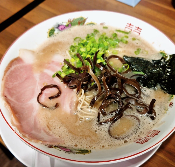 「ラーメン＋替玉」@博多ラーメン 洋ちゃん食堂の写真