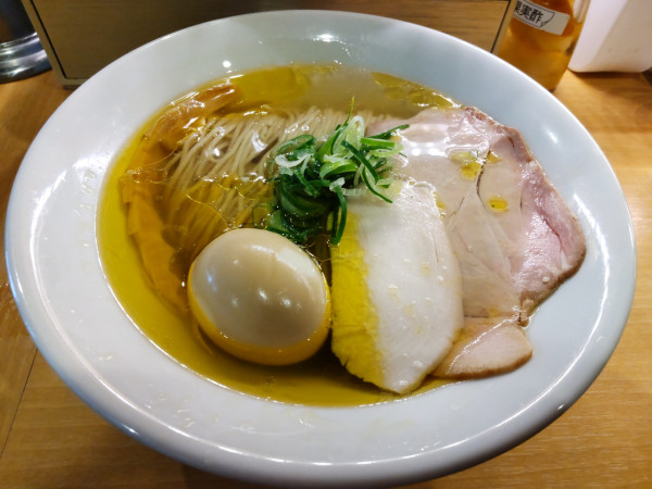 「味玉淡麗鶏そば（塩）」@濃厚鶏そば 葵の写真