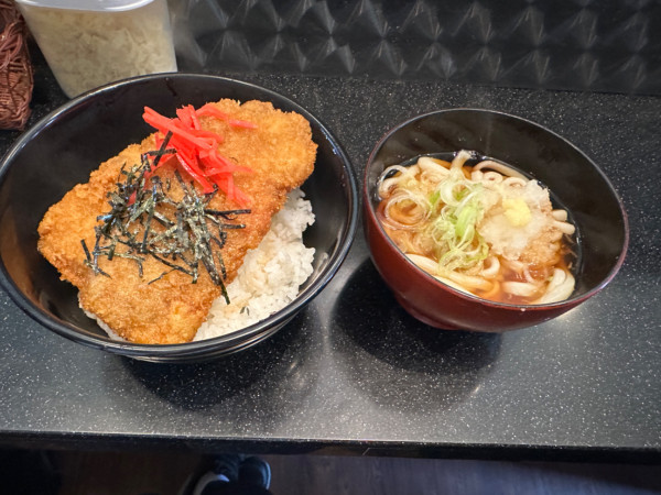 「ソースかつ丼（うどん付き）600円」@葉花テイクうどんの写真