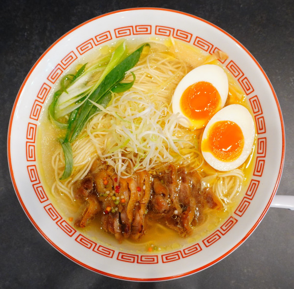 「味玉笠岡ラーメン（塩）＋ねぎ」@笠岡ラーメン 一元堂 神保町店の写真