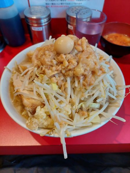 「ラーメン 少なめ＋脂付き生卵＋うずら＋豚1枚」@麺屋HEROの写真