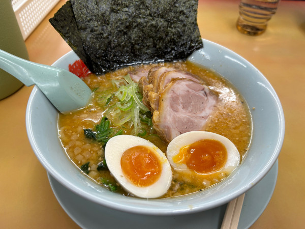 「特製味噌チャーシューメン　背脂変更　のり　味玉　カタコイオオ」@ラーメン山岡家 岩瀬店の写真