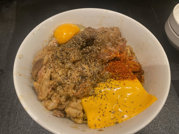 「小汁なし豚3枚チーズ生卵」@夢の一歩 佐賀店の写真