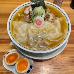 味玉ワンタン麺