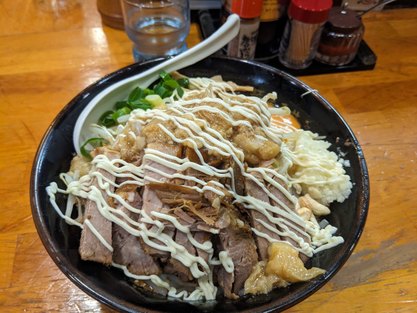 「あぶら麺（味噌）+中盛+小豚」@自家製中華そば 麺 まる井の写真