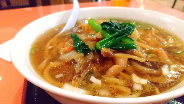 「#豚肉細切り麺 #五目チャーハン #950円」@萬新菜館の写真