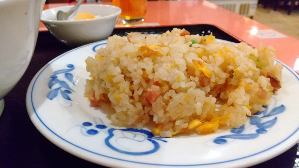 「#五目チャーハン #豚肉細切り麺 #950円」@萬新菜館の写真