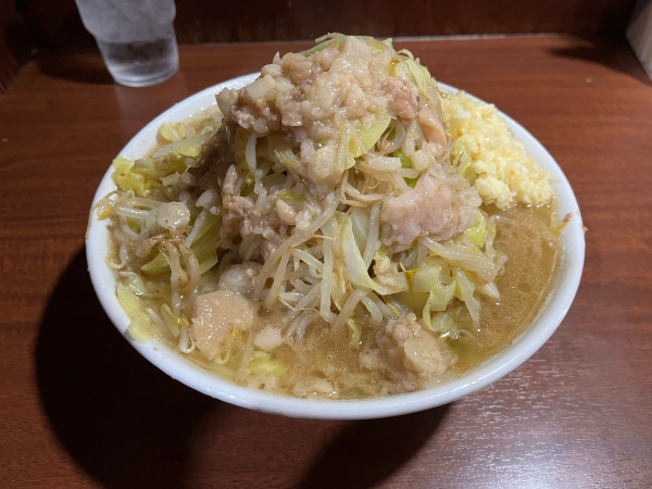 「ラーメン(麺少なめ/ニンニクマシ•ヤサイ•アブラ)+お土産豚」@D麺の写真