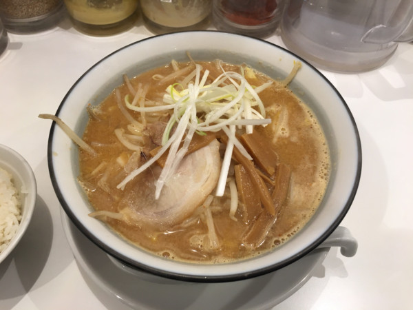 「味噌タンメン(さっぱり鶏がらスープ太麺)」@北海道らーめん みそ熊 茅場町店の写真