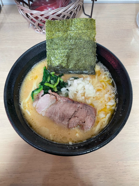 「豚骨醤油ラーメン(880円)」@とんこつラーメン凰櫻の写真