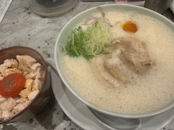 「【数量限定】鶏白湯そば＋但馬鶏丼セット（1430円）」@京都鶏白湯そば 純の写真