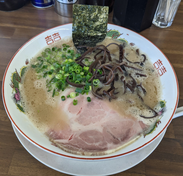 「ラーメン + 替え玉」@博多ラーメン 洋ちゃん食堂の写真