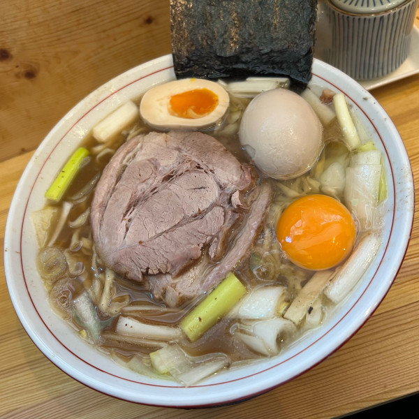 「チャーシュー1枚中華そば並 味付け卵1個海苔1枚＋生たまご」@中華そば 葉山の写真