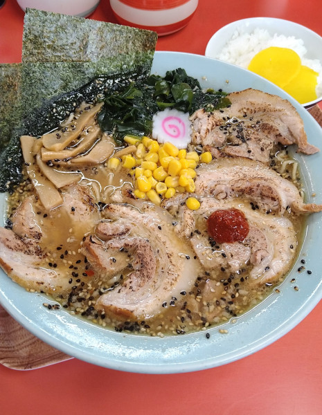 「炙り味噌とろチャーシューメン+半ライス」@ラーメンショップ 鷲宮店の写真