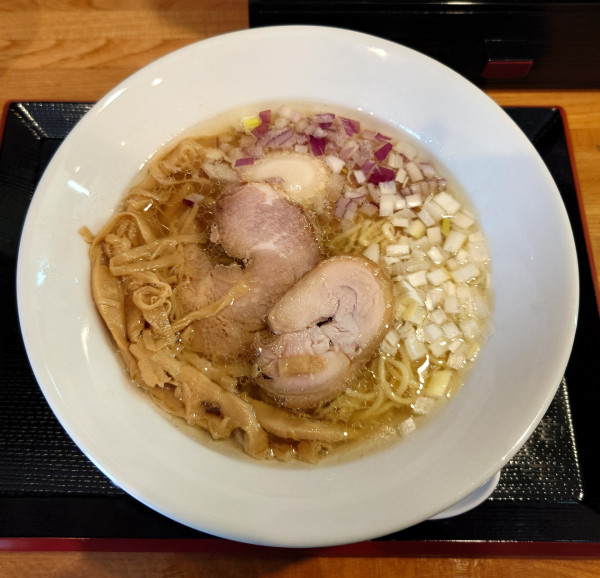 「牛骨だしの中華そば(塩)味玉(950円)」@麺屋あきづの写真