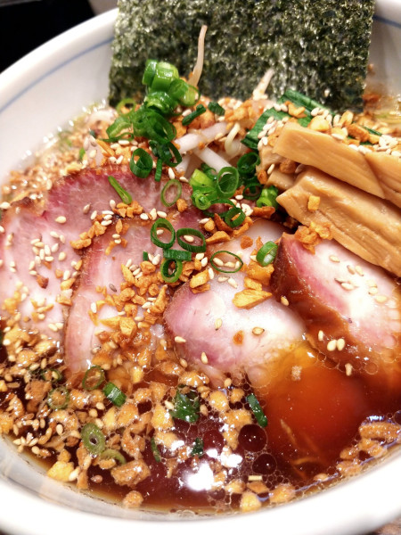 「にんにく中華そば・焼豚2 枚増し」@櫻井中華そば店の写真