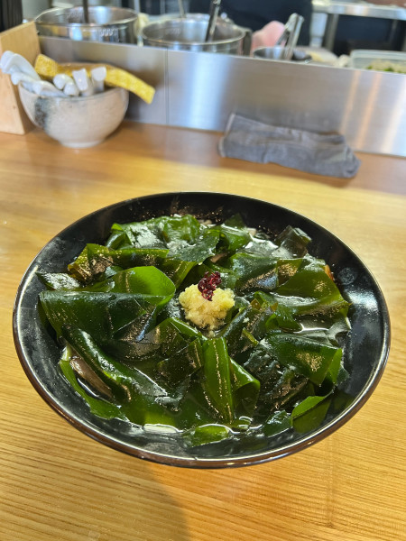 「肉ワカメそば」@麺 㐂色の写真