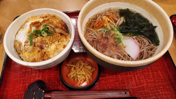 「かつ丼セットのかけそば 1100円」@杵屋 西友福生店の写真