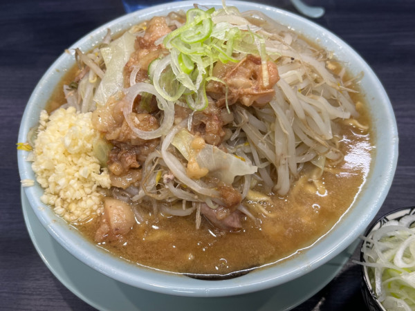 「ミソアジ（ちょいヤサイ、ちょいアブラ、ニンニク）＋ネギ」@オリバーヌードルの写真