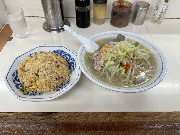 「タンメン+チャーハン」@中華料理タカノの写真