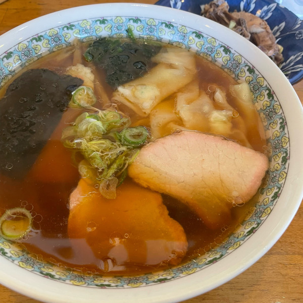 「ワンタンメン 900円 鶏ガラ サービス」@手打中華 慶の写真