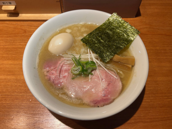 「味玉焼きあご煮干し塩らぁめん」@焼きあご煮干しらぁめん はなかぜの写真