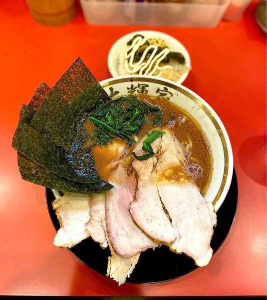 「燻製チャーシューメン」@家系ラーメン 裏大輝家 青物横丁店の写真