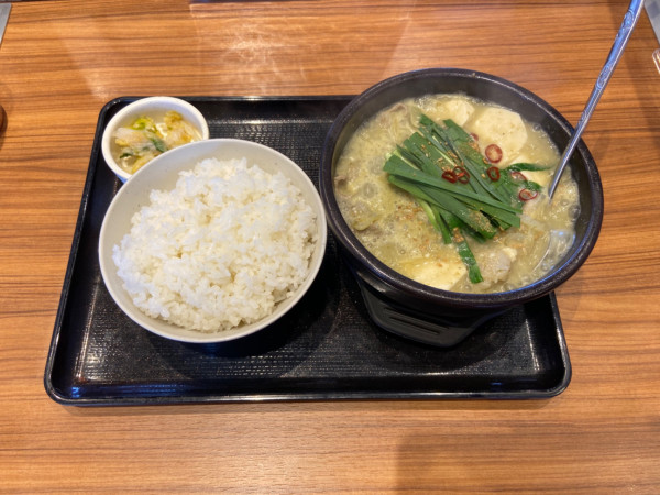 「期間限定 博多もつ鍋ラーメン スン豆腐定食(1150円)」@韓丼 ひたちなか市毛店の写真