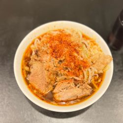 小豚2枚・旨辛・ニンニク増し・野菜増し・アブラ少なめ