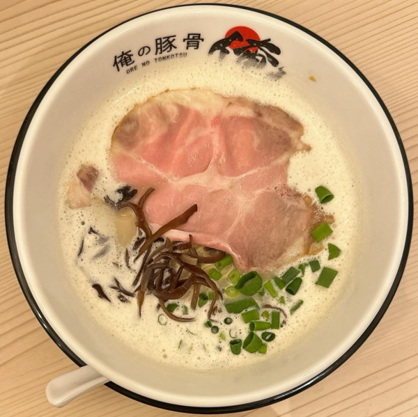 「白泡豚骨」@俺の豚骨 渋谷店の写真