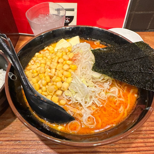 「辛味噌ニンニクバターコーン」@熟成らーめん 銀のくらの写真