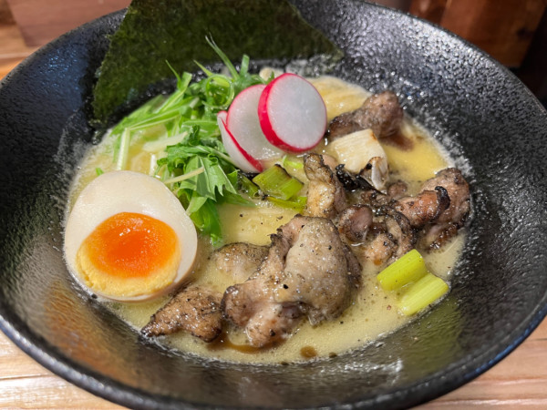 「特製炭焼鶏そば」@鶏そば炭や 新橋店の写真