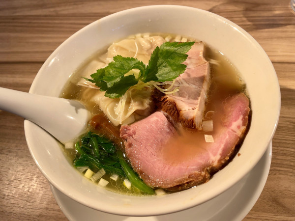 「塩そば(細麺)＋わんたん」@麺や 豊の写真