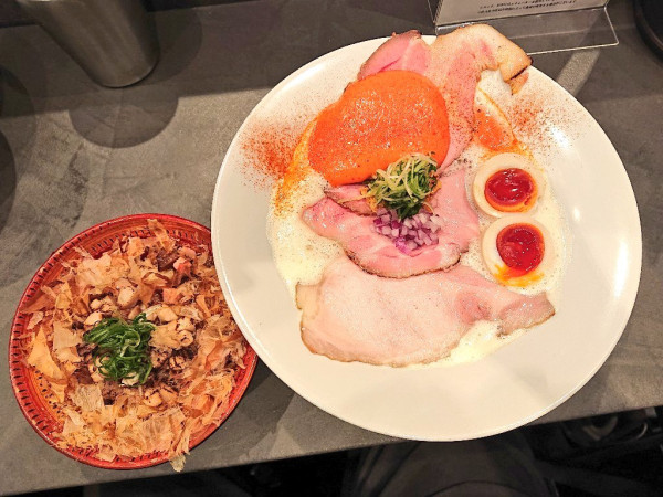 「特上鶏白湯らぁ麺、炙りチャーシュー丼」@Ramen Afro Beatsの写真