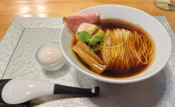 「地鶏×水　黒醤油+名古屋コーチン味玉」@ramen rise nijiの写真