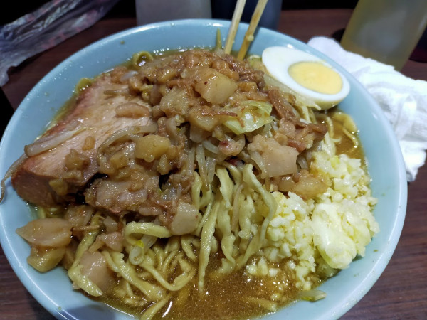 「ラーメン大盛600（麺硬め・野菜少・ちょい脂・にんにく少）」@ラーメン富士丸  西早稲田店の写真