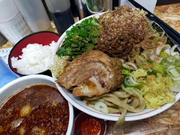 「台湾つけ麺醤油・大・ライス2（熱盛・大蒜・生姜・火の別）」@自家製麺 まさき（非乳化） 2号店の写真