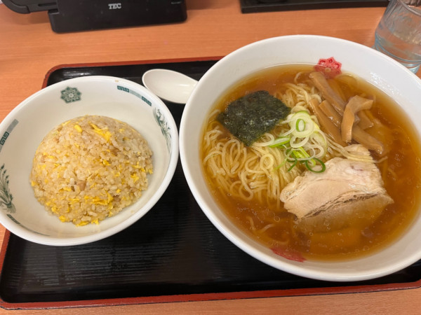 「中華そば＋半チャーハン」@熱烈中華食堂 日高屋 柏東口中央町店の写真