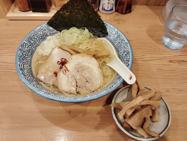 「粟国の塩そば　　　950円　　　メンマ　　200円」@中華そば 笑歩の写真