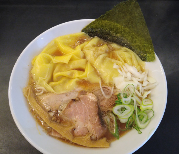 「雲呑背脂煮干しラーメン ￥1000」@逢坂製麺の写真
