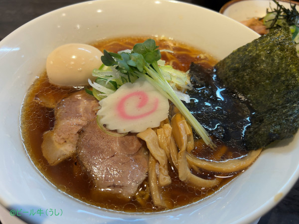 「味玉醤油ラーメン(1100円)、チャーシュー丼(400円)」@拉麺 名もなき店の写真