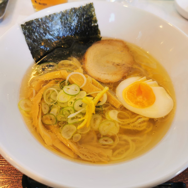 「タマシャモ中華そば塩」@やまむろラーメンの写真