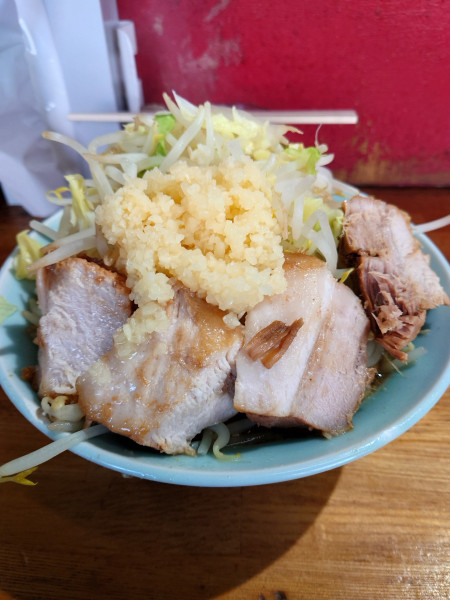 「チャーシュー麺 野菜増し ニンニク」@ラーメン髭の写真