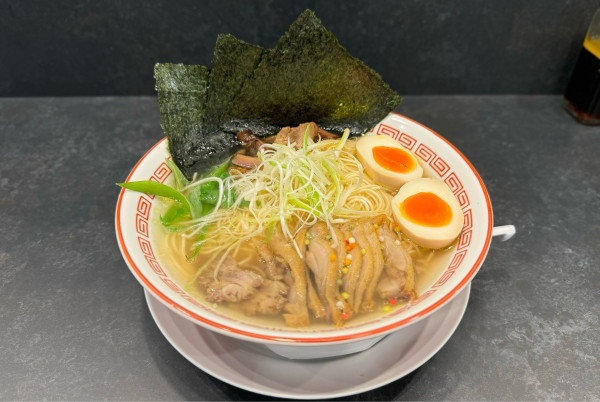 「特製笠岡ラーメン（塩）¥1100」@笠岡ラーメン 一元堂 神保町店の写真