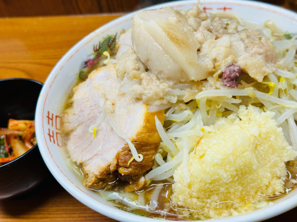 「ラーメン(ブタ2枚入り) 900円 タマネギキムチ 100円」@ラーメン二郎 亀戸店の写真