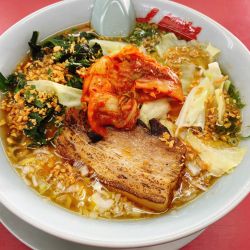 旨辛スタミナらーめん 930円 ほうれん草