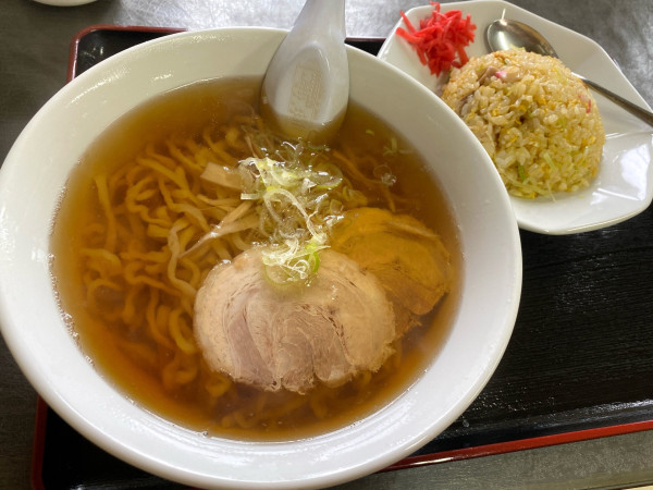 「らーめん700円＋半チャーハンセット250円」@麺屋 大和の写真