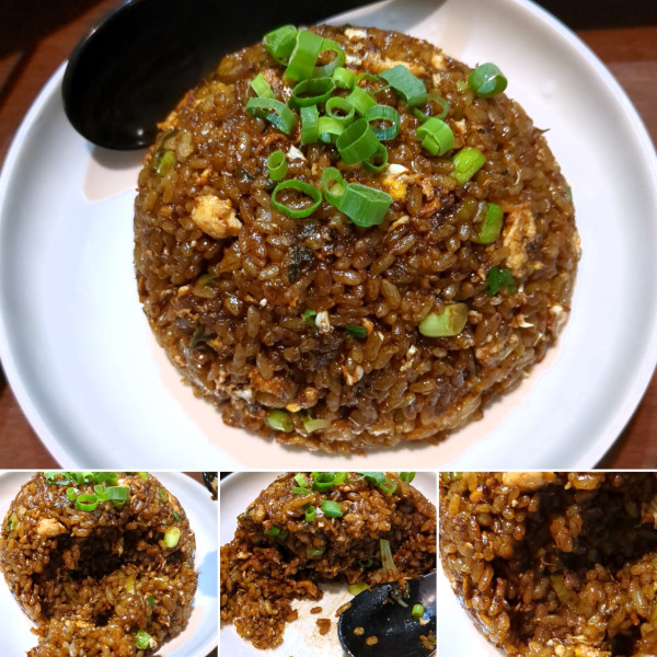 「湖南伝統真っ黒醤油チャーハン　1078円」@李湘潭 湘菜館の写真